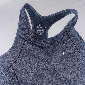 Nike Dri-fit running tank! Cool details 😎
